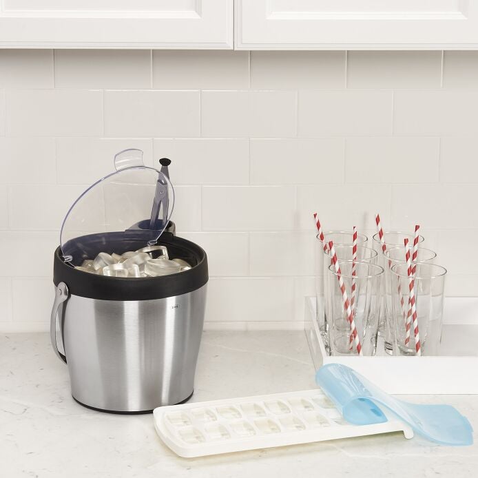 No-Spill Ice Cube Tray - US 6760
