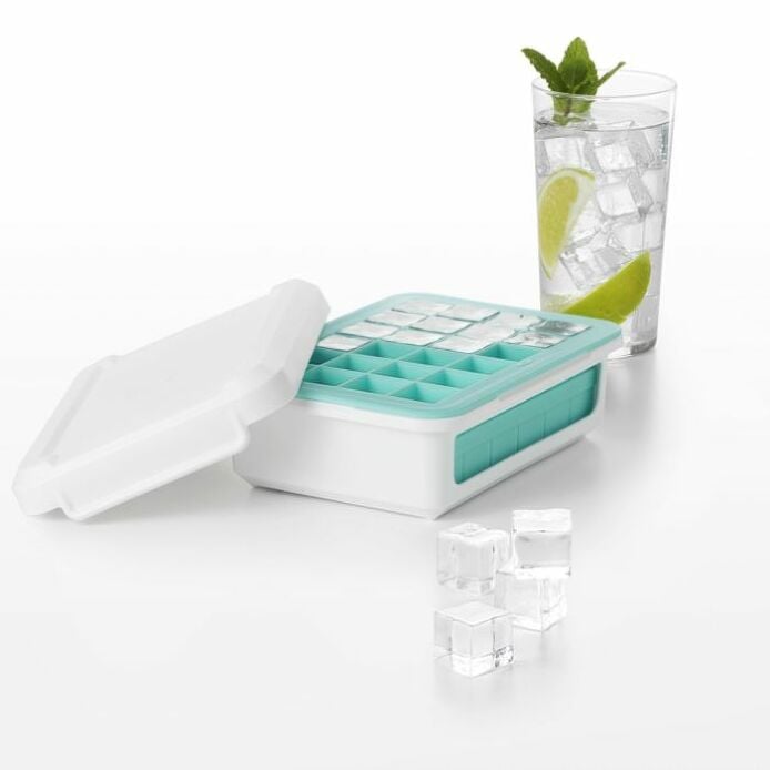 Covered Silicone Ice Cube Tray-Cocktail Cubes - US 6668