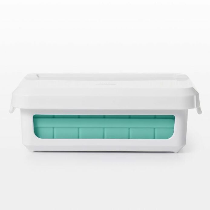 Covered Silicone Ice Cube Tray-Cocktail Cubes - US 6668